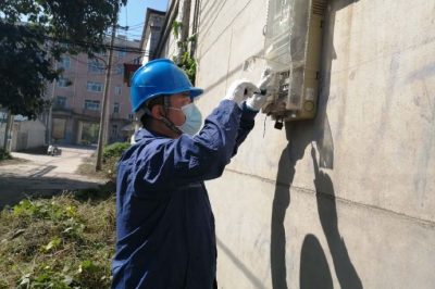 對(duì)轄區(qū)內(nèi)低壓用戶，開展安全隱患排查工作
