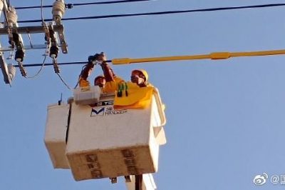 對10千伏534郵電線主干18號桿隔離開關(guān)進(jìn)行帶電接引