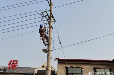 對(duì)35千伏堯王莊變電站35千伏堯鳳線路進(jìn)行導(dǎo)線更換工作