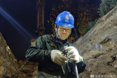 搶修受損電纜，及時恢復供電
