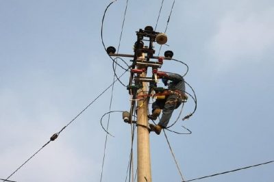 為10千伏李邢5328線更換電桿、金具