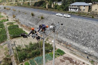對巖泉街道薄岸村的高壓線路、設(shè)備進(jìn)行缺陷查找