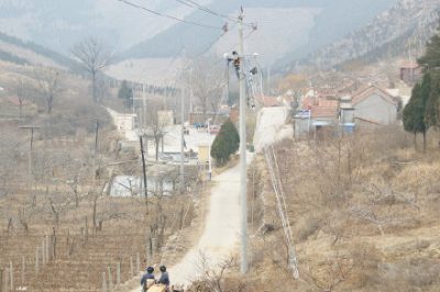 新增200千伏安變壓器1臺，新立15米電桿19基