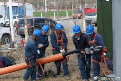 對范縣110千伏義和站10千伏和10號Ⅰ、和11號Ⅱ金堤西線進(jìn)行組塔架線工作