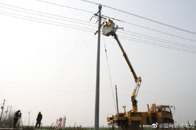 35千伏龍王廟變10千伏蘆西112線路，帶電安裝跌落式熔斷器