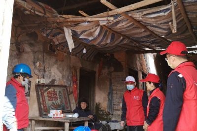 開展“關(guān)愛老人，為家居線路保安全”為主題的愛心志愿活動
