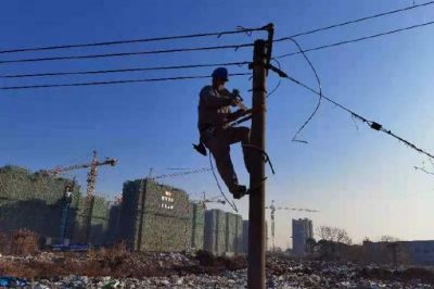 對400伏府里莊臺區(qū)設備線路進行“搬家”