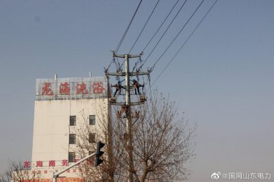 在10千伏旌旗一、二線37號(hào)塔處更換柱上開關(guān)2臺(tái)