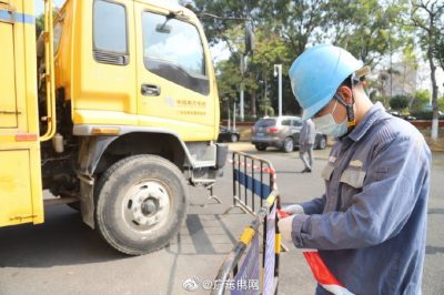 南方電網(wǎng)廣東東莞供電局的保電人員全程護(hù)航，助力“兩會(huì)”順利召開