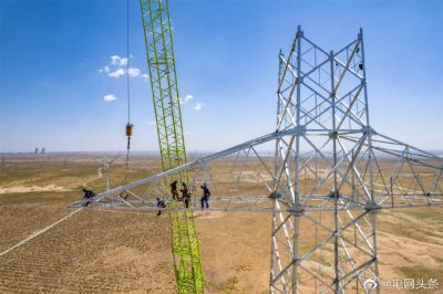 140.4米！西北最高電力鐵塔組立完畢