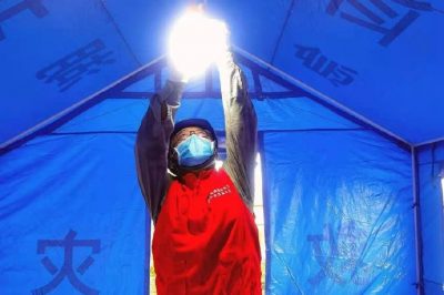 緊急防汛 漢江大堤架起30公里光明線(xiàn)