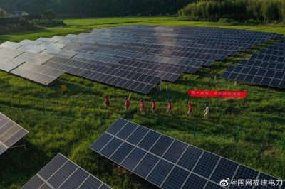 義務(wù)檢查光伏板固定架、配電箱等設(shè)施